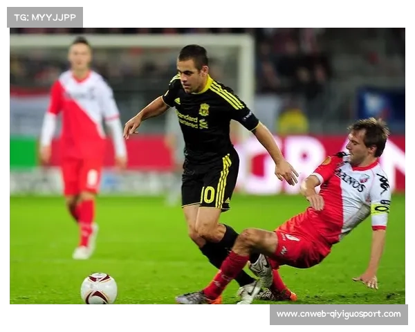 特劳纳红牌停赛，费耶诺德后防调整